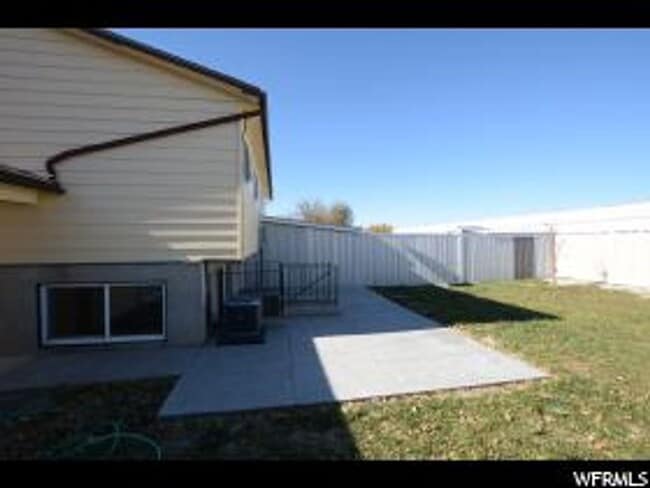 Building Photo - Renovated Duplex in Salt Lake City - GREAT... Rental