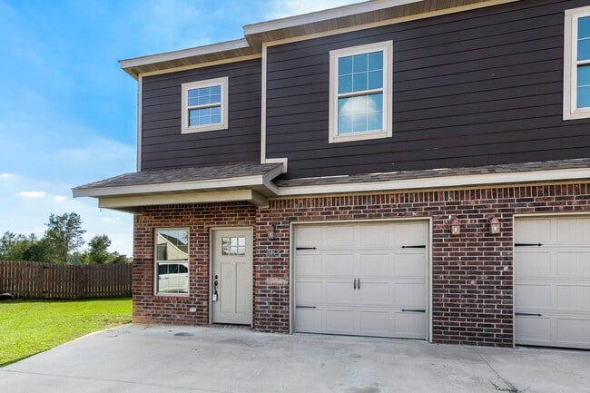 Building Photo - Townhome in cul de sac