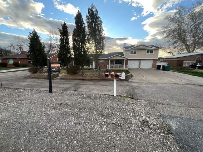 Building Photo - 5859 S Unit 1 Front