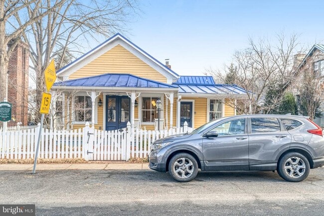 Photo - 7153 Main St