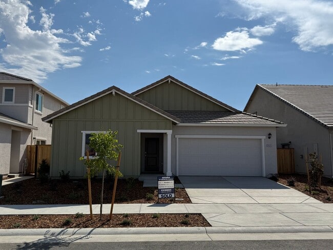 Building Photo - Beautiful 4 bed 2 bath located in West Ros... Rental