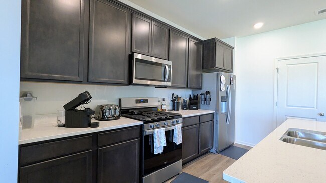 Photo - 1194 Woodlily Ln