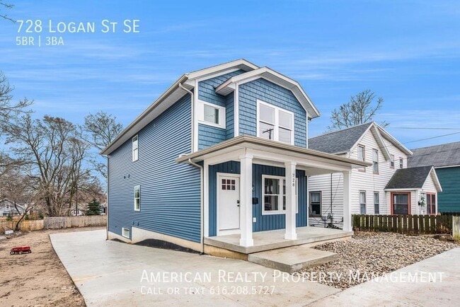 Photo - 728 Logan St SE