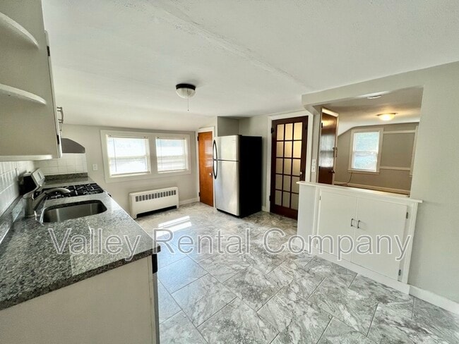 Photo - 70 Lyman St