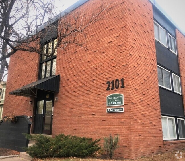 Building Photo - 2101 3rd Ave Rental