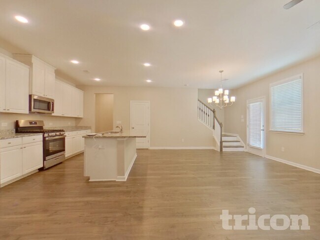 Photo - 180 Chapelcrest Ln