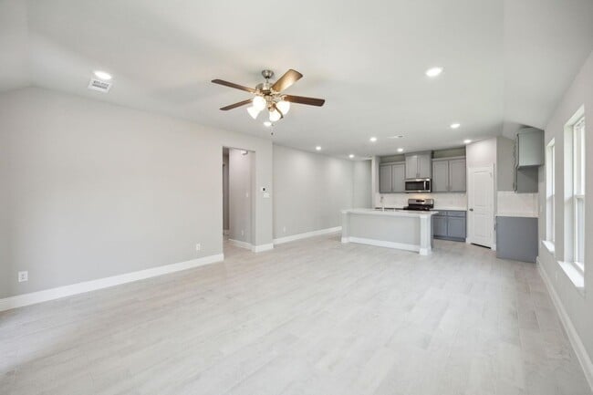 Photo - Prime Location Available First of November