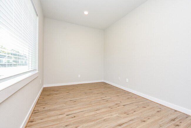10317 Lake Rd Unit 10C