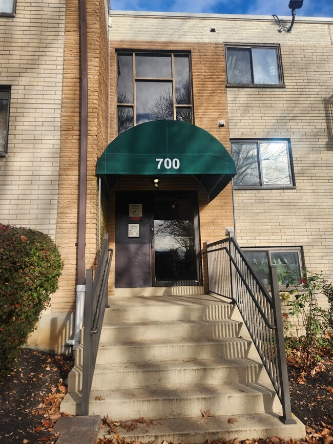 Building Photo - 1575 W Street Rd Unit #726