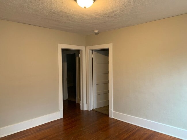 Photo - Total Electric cozy efficient cottage nears collages,universities and medical complex.