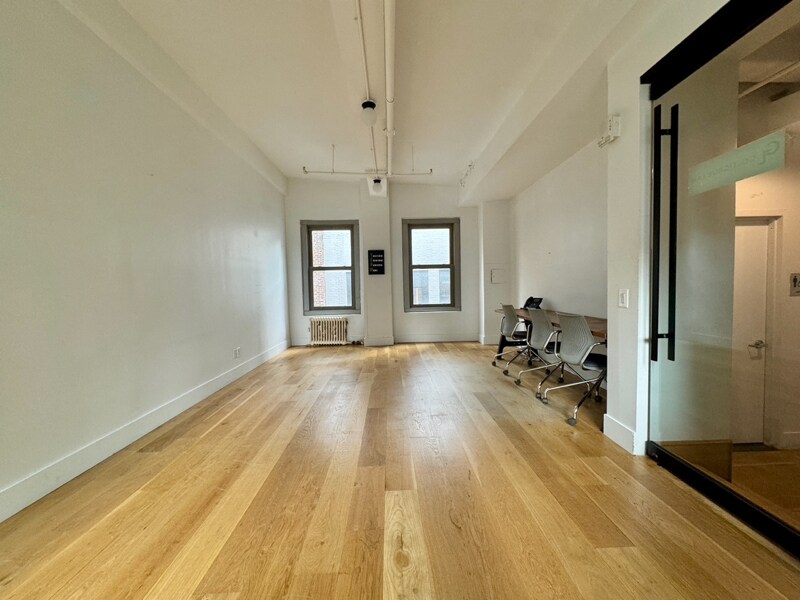 Photo - 5 W 37th St House