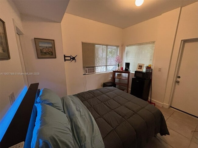 Photo - 3299 Bird Ave Unidad 5