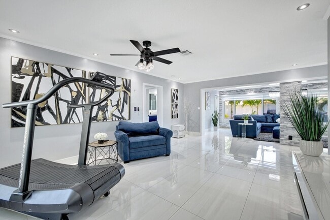 Photo - 2260 NE 62nd St