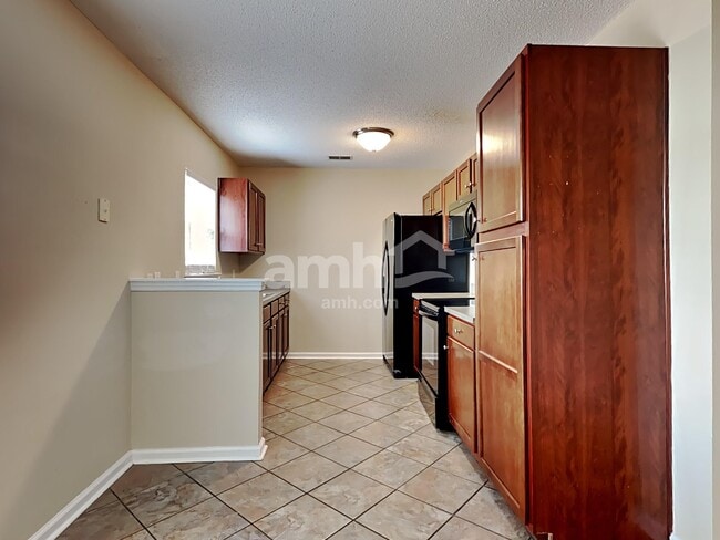 Photo - 193 Wildberry Ln