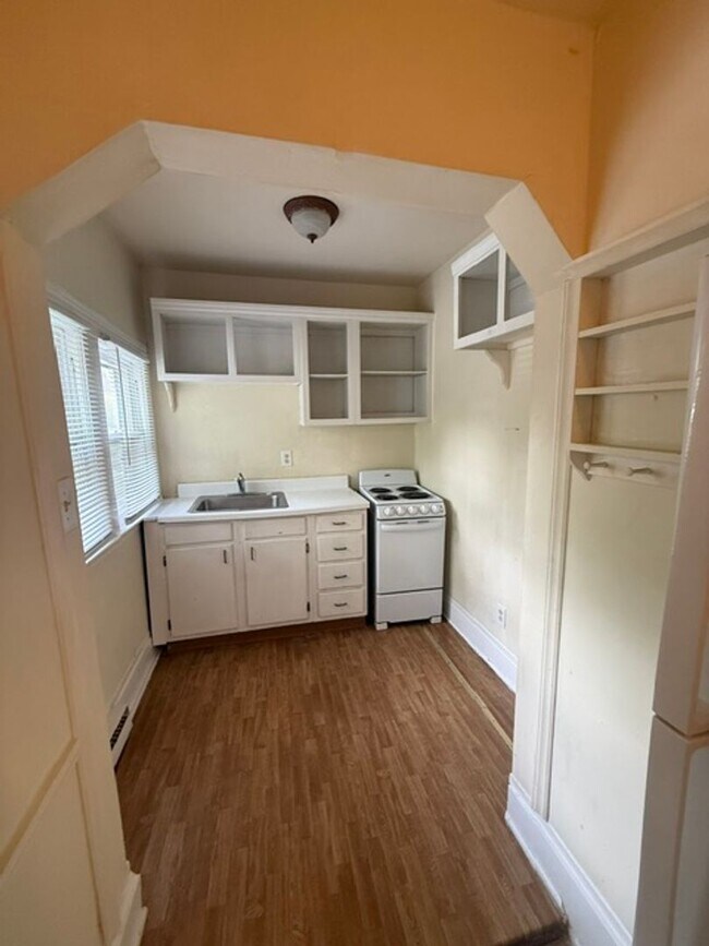 Photo - Studio apartment in Historical Burlington Unit B