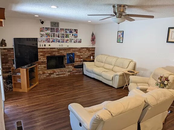 Photo - 2594 Royal Ann Dr House