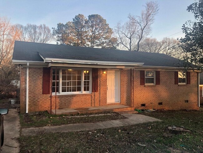 Building Photo - 207 Skyline Rd Rental