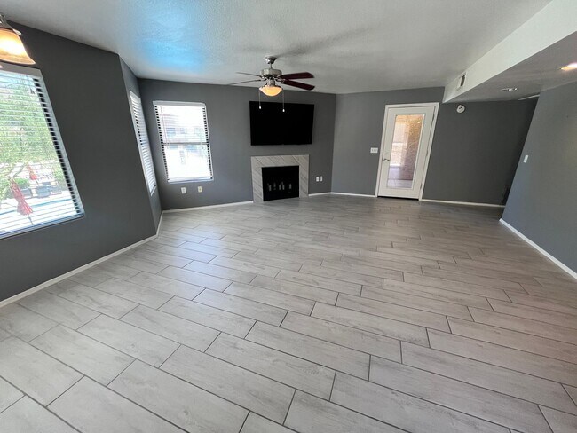 Photo - **FALL MOVE IN SPECIAL!**NE-3 bd/ 2bd Cond...