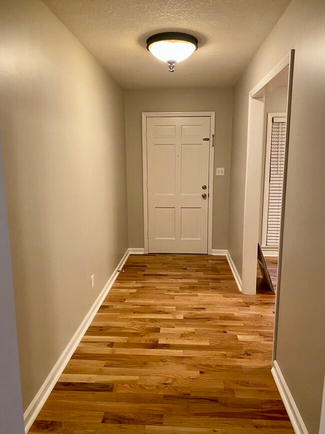 Photo - 302 Cherokee Dr