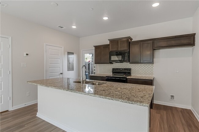 Photo - 601 W 24th St