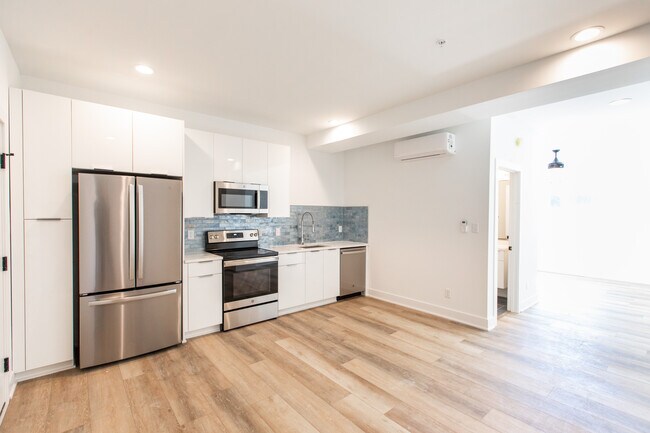 112 - Kitchen / Living