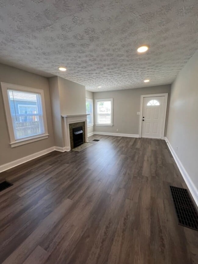 Photo - 806 E Mithoff St