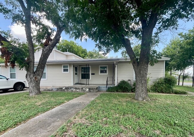 5/2 Duplex - 51st/Guadalupe - Fenced Yard - 5/2 Duplex - 51st/Guadalupe - Fenced Yard Casa