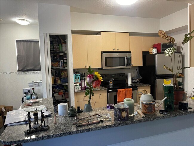 Photo - 2541 Centergate Dr Unidad 205