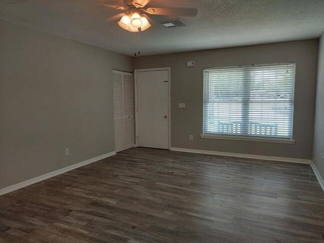 Photo - 264 Costado St