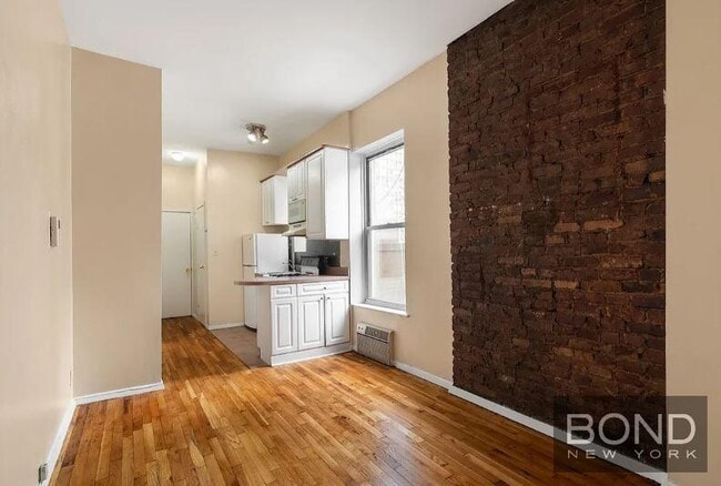 Building Photo - 331 E 33rd St Unit 3B Rental