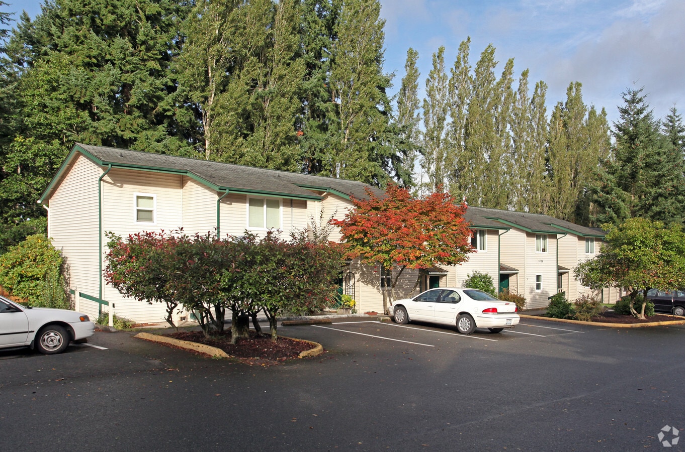 Meadow Park Garden Court - Meadow Park Garden Court Apartments