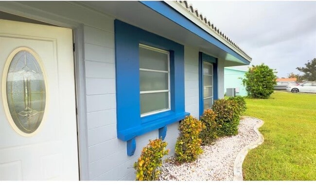 Photo - 448 Blossom Ave NW