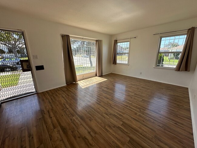 Photo - Single Family Home in Westmont For Rent!