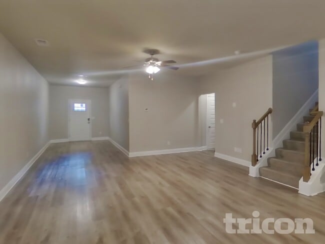 Photo - 805 Crescent Way