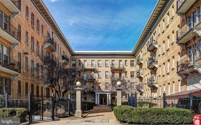 Building Photo - 1401 Columbia Rd NW Unit 105 Rental