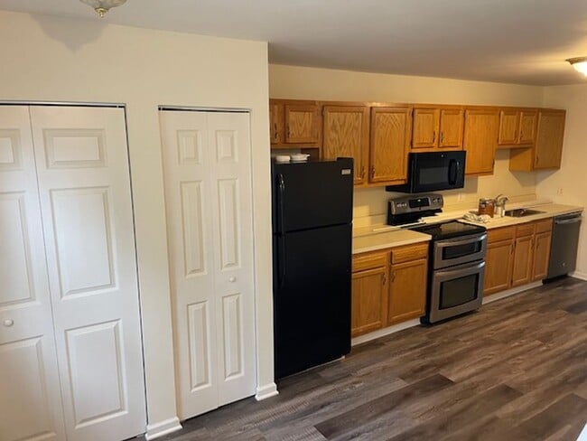 Building Photo - Womelsdorf Unit 25 S 2nd