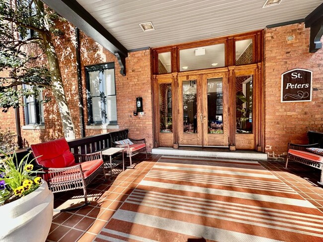 Photo - 229 N Poplar St