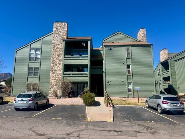 Photo - 2 Bedroom Codo in Rockrimmon Unit 102