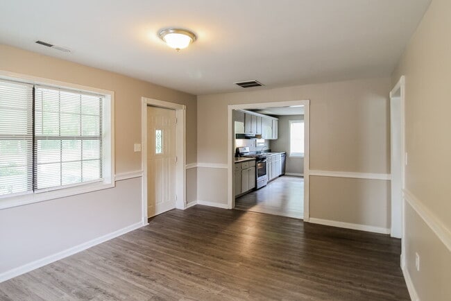 Photo - 1135 Clark St