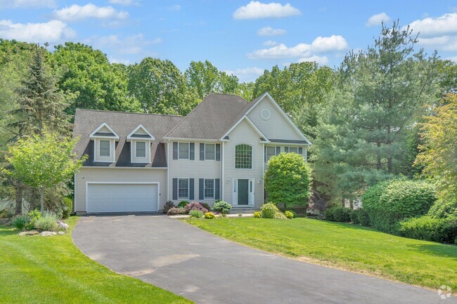 Building Photo - 10 Applegate Way Rental