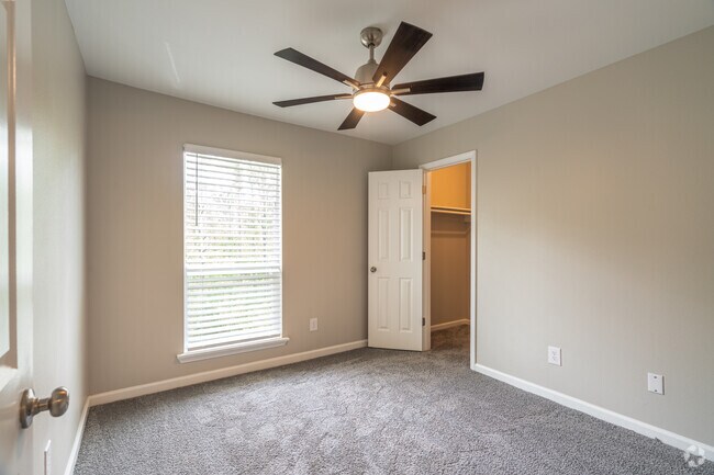 3BR, 2BA - 1400SF