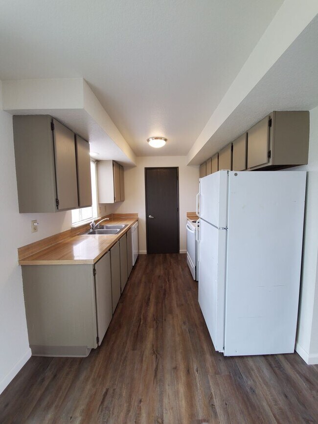 1004 S Zillah Ct