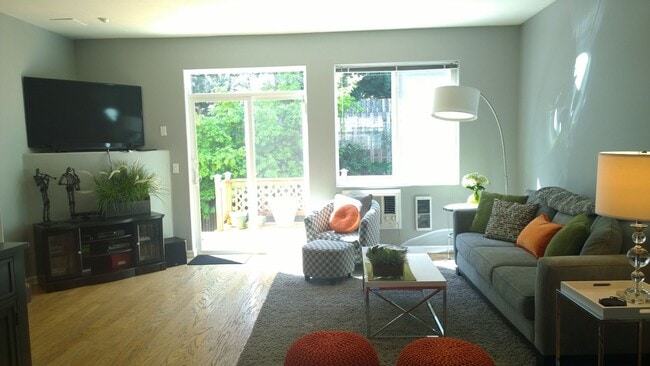 Photo - Beautiful Murrayhill Townhome with Dual Primary Suites & Private Backyard!