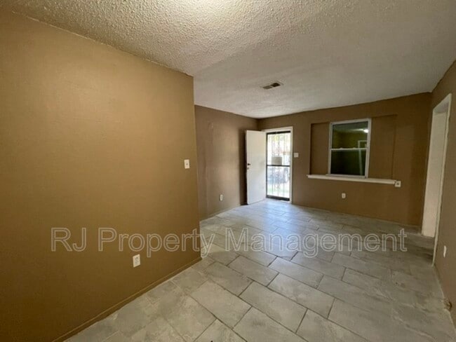 Photo - 1766 Cincinnati Rd