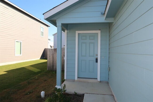 Photo - 716 Commander Abbott Dr