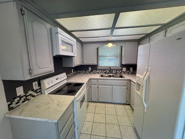 Photo - 3 bed , 2 full bath, 2 story , Newly updat...