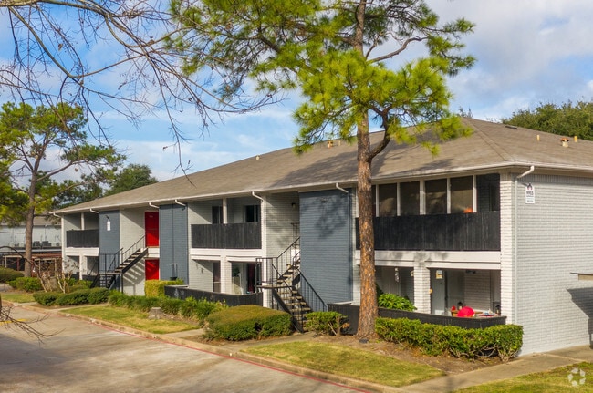 Building Photo - 3 Corners East