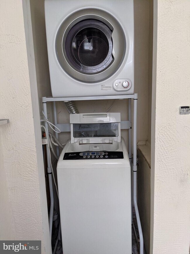 Photo - 736 Wharton St Unit 2/F