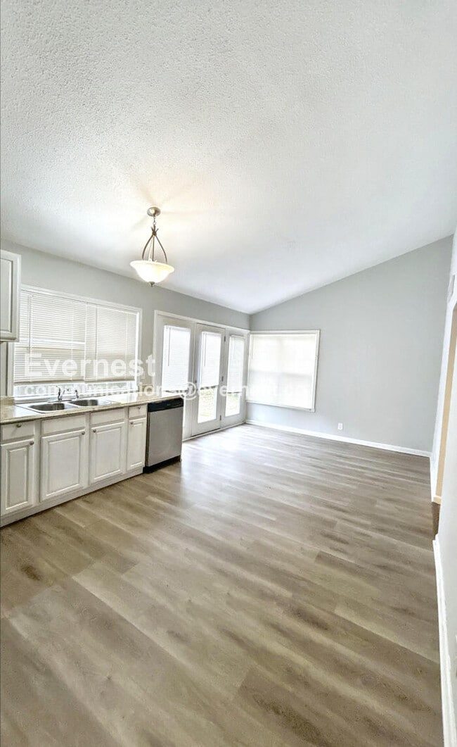 Photo - 1312 Langholm Dr