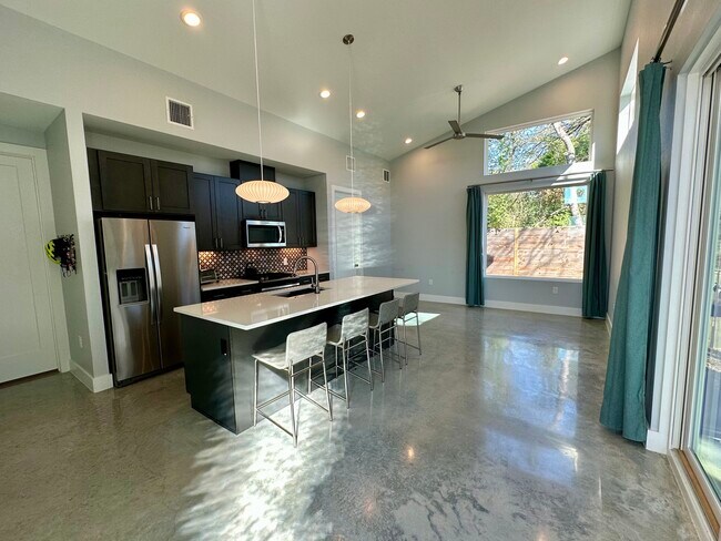 Photo - 5008 Lott Ave